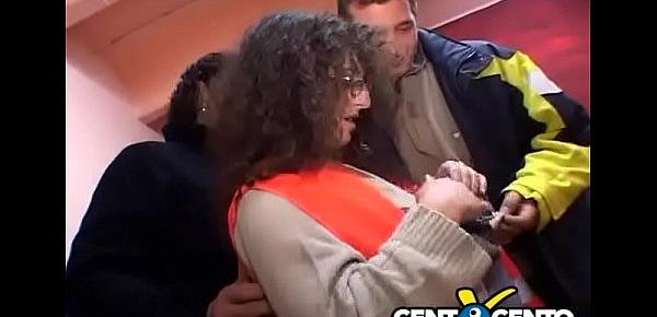  Gangbang con maiala di Firenze che sborra sul cazzo